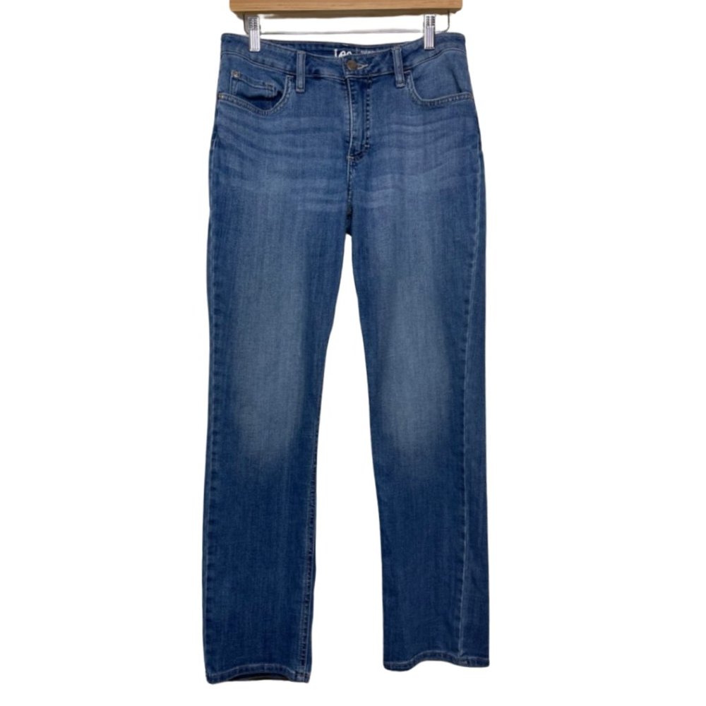 LEE | Medium Wash Relaxed Fit Straight Leg Jeans | Size 6M